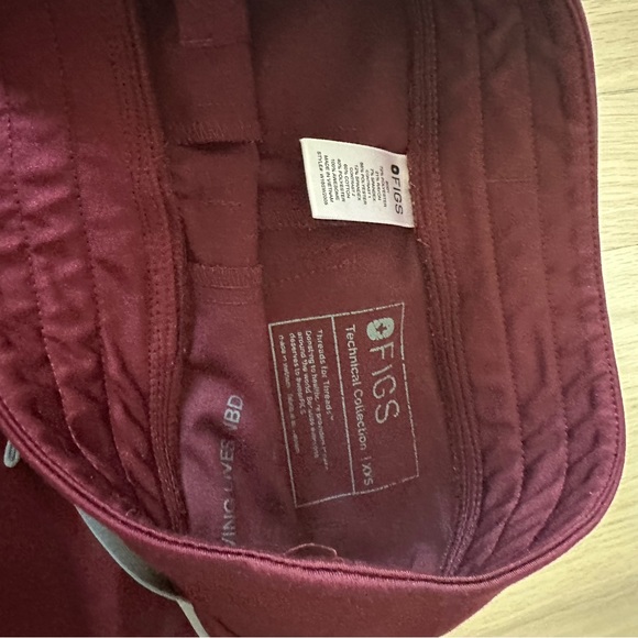 Fig’s burgundy jogger style scrub set - Picture 4 of 6